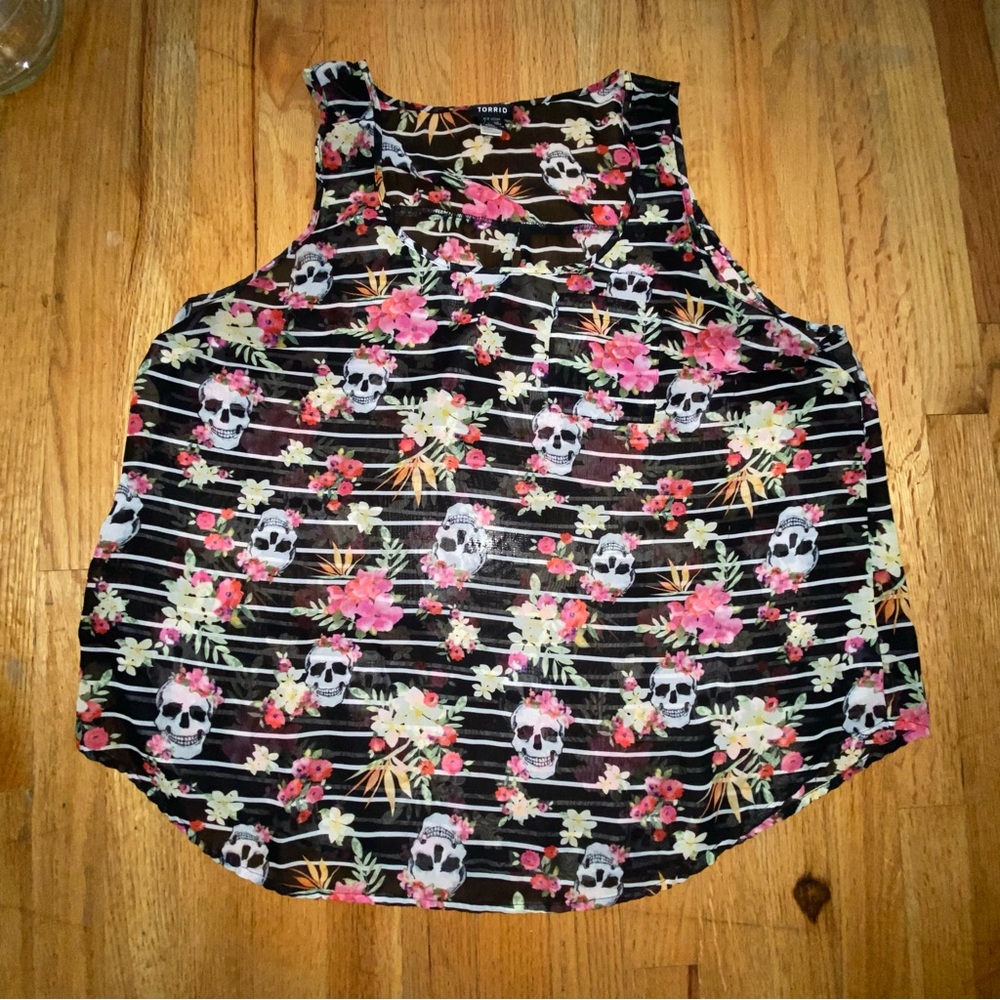 TORRID - SHEER CHIFFON SLEEVELESS TOP - SKELETONS - Fun & Funky - Size 1